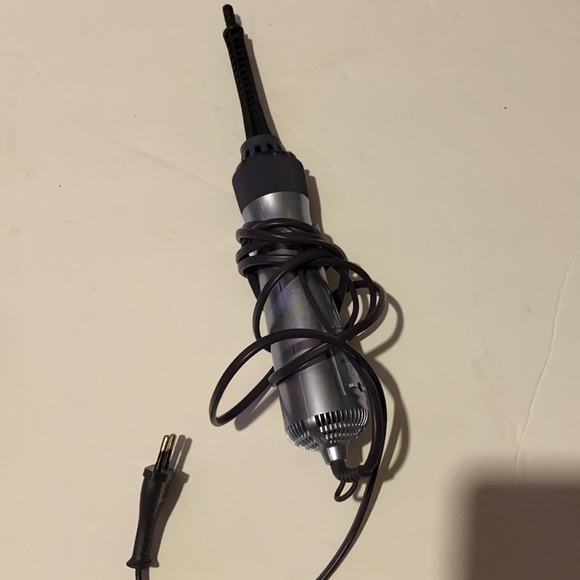 Blow dryer and styling irons - Picture 3 of 7